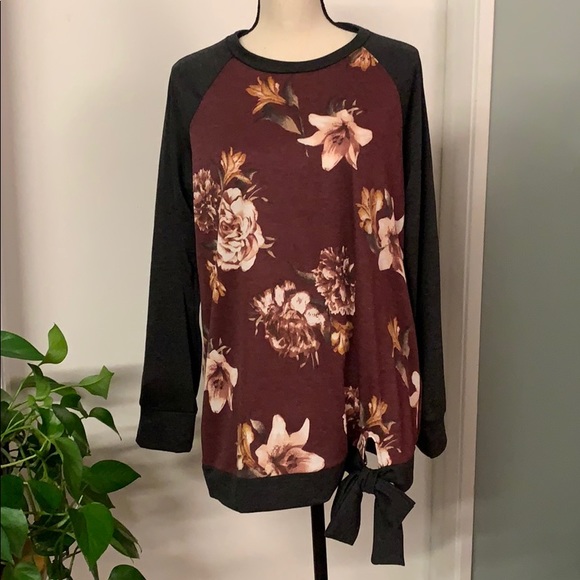 ❣️SALE❣️ NWT Floral Side Tie Top - Picture 4 of 7